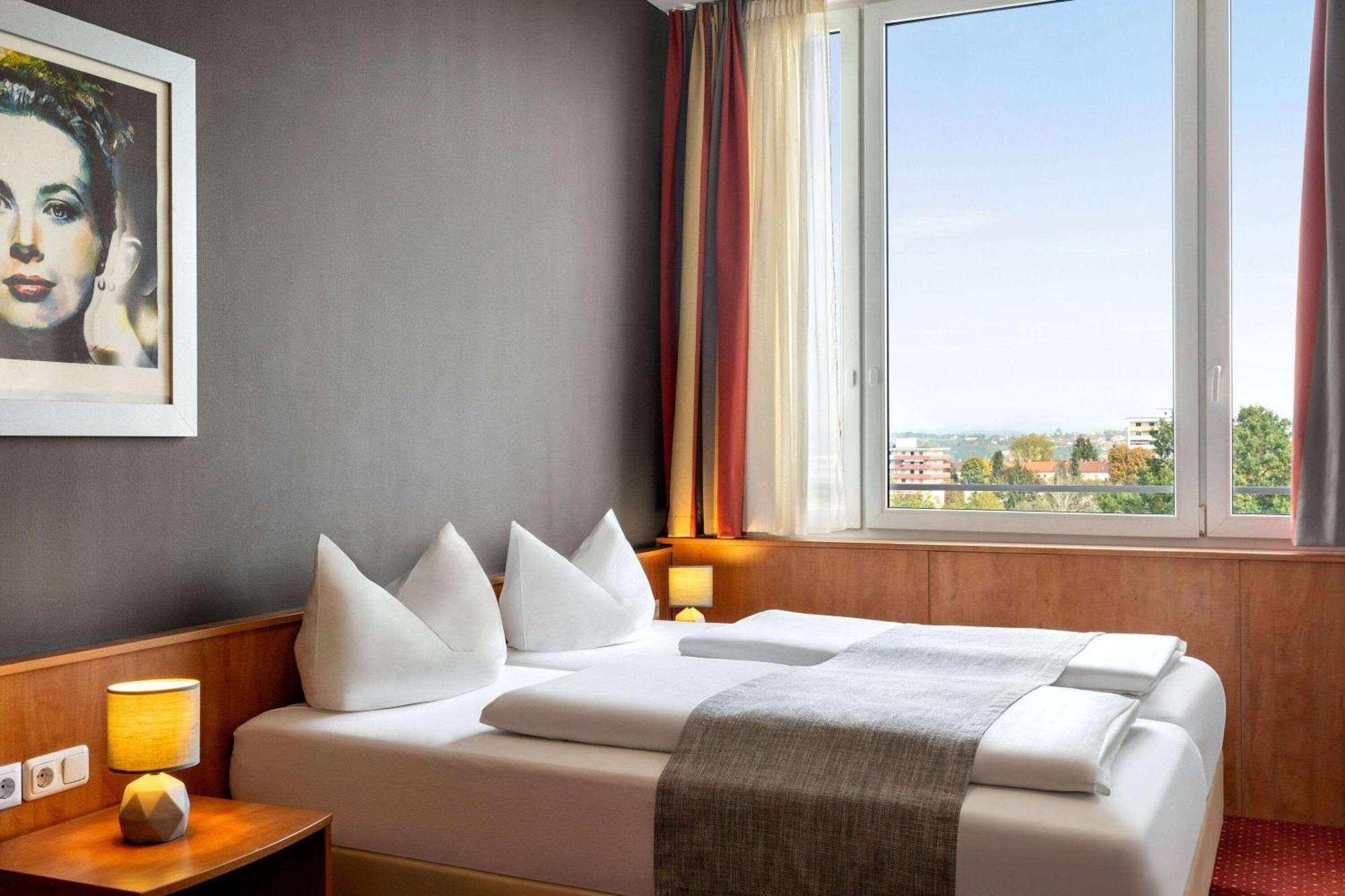 Western Amedia Hotel