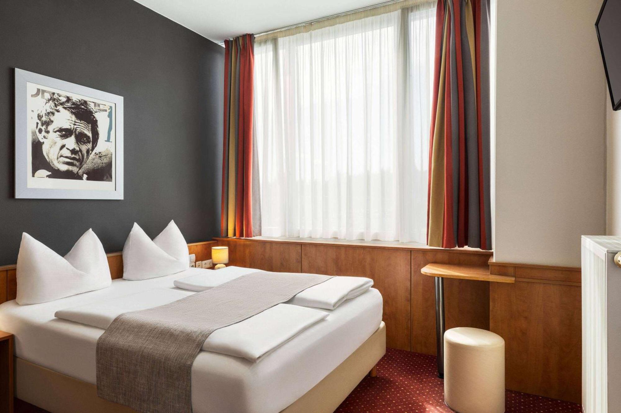 Western Amedia Hotel